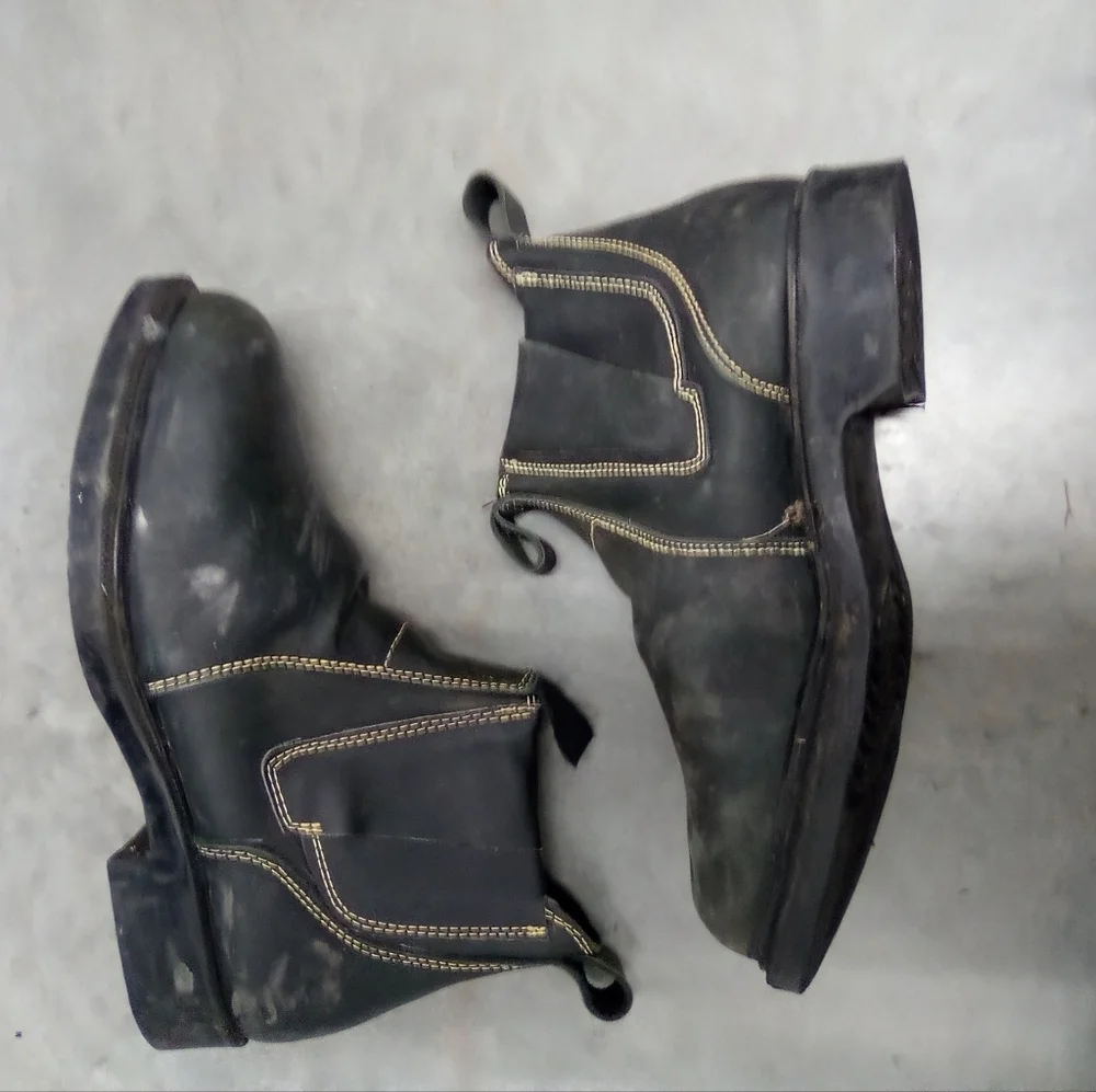 Caboodles Black Sturdy Boots with Chevron Tread